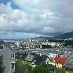 Bright 3-bedroom Near Center Bergen