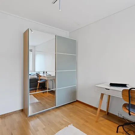 Bright 3-bedroom Near Center