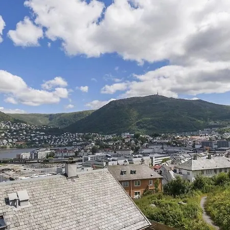 Leilighet Bright 3-bedroom Near Center