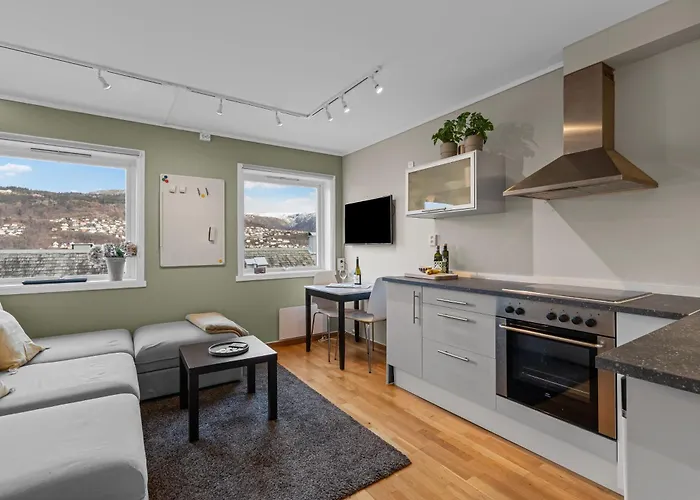 Leilighet Bright 3-bedroom Near Center