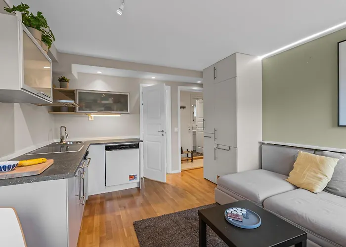 Bright 3-bedroom Near Center *