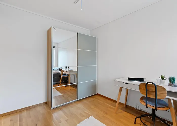 Bright 3-bedroom Near Center