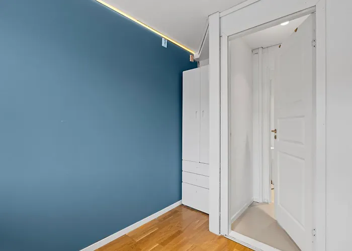 Bright 3-bedroom Near Center