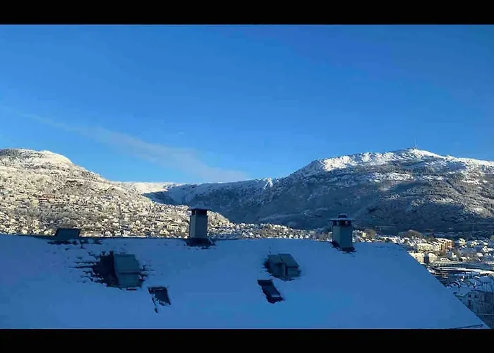 Leilighet Bright 3-bedroom Near Center *